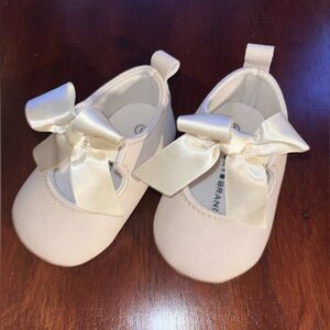 Lucky Brand Baby Crib Show | Mary Jane with Bow